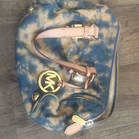 Purses - Picture 1 of 8